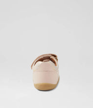 Load image into Gallery viewer, Bobux Step Up Driftwood - Cameo Rose